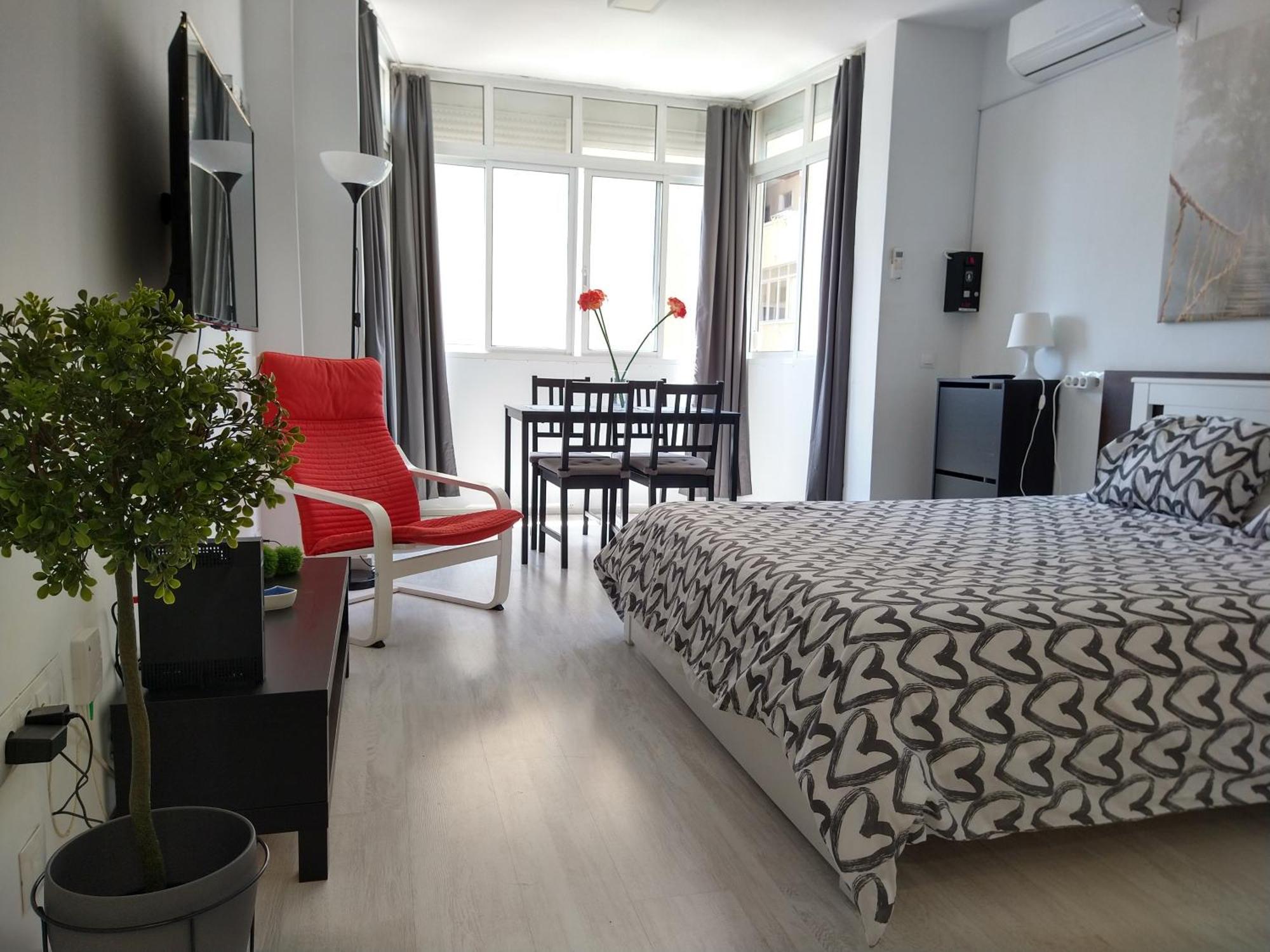 Amplio Estudio,Vista Mar Y Montana, A Pasos Del Centro Торремолинос Экстерьер фото